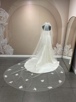 Ivory – Maritzas Bridal Veils Inc display picture 1