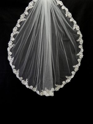 V572-W – Maritzas Bridal Veils Inc display picture 1