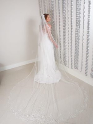 V570XX – Maritzas Bridal Veils Inc display picture 1